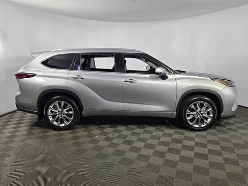 Used 2025 Toyota Highlander Limited FWD image 10