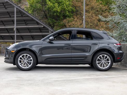 Certified 2026 Porsche Macan AWD/4WD image 2