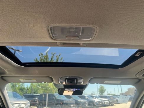 Certified 2025 Hyundai Elantra Limited FWD image 19
