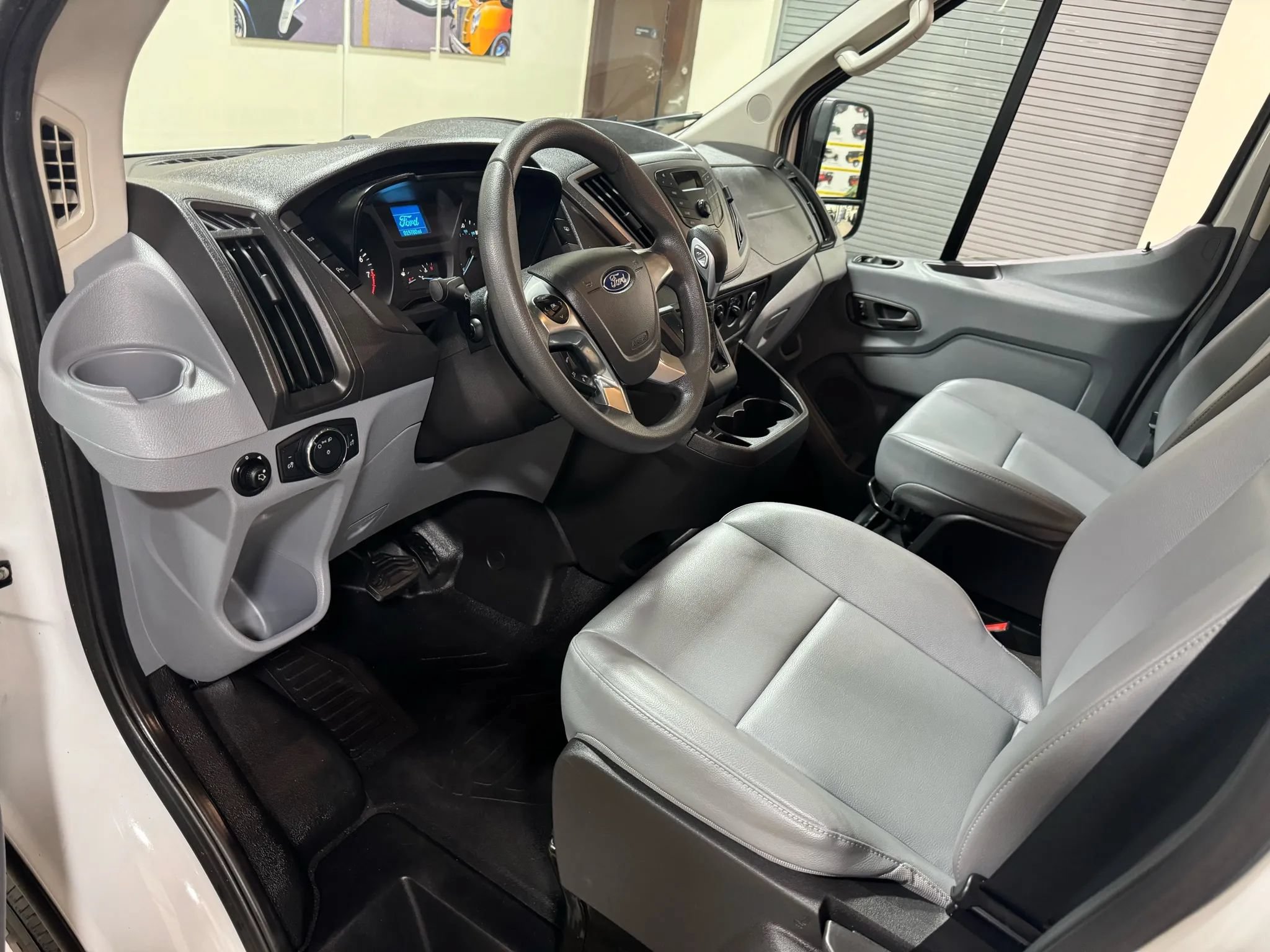 Used 2016 Ford Transit 150 130 Medium Roof RWD image 31