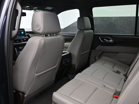 Used 2022 Chevrolet Suburban Z71 w/ Luxury Package image 23