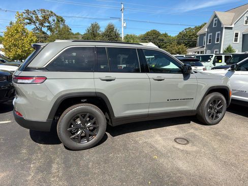 New 2027 Jeep Grand Cherokee 4WD image 2