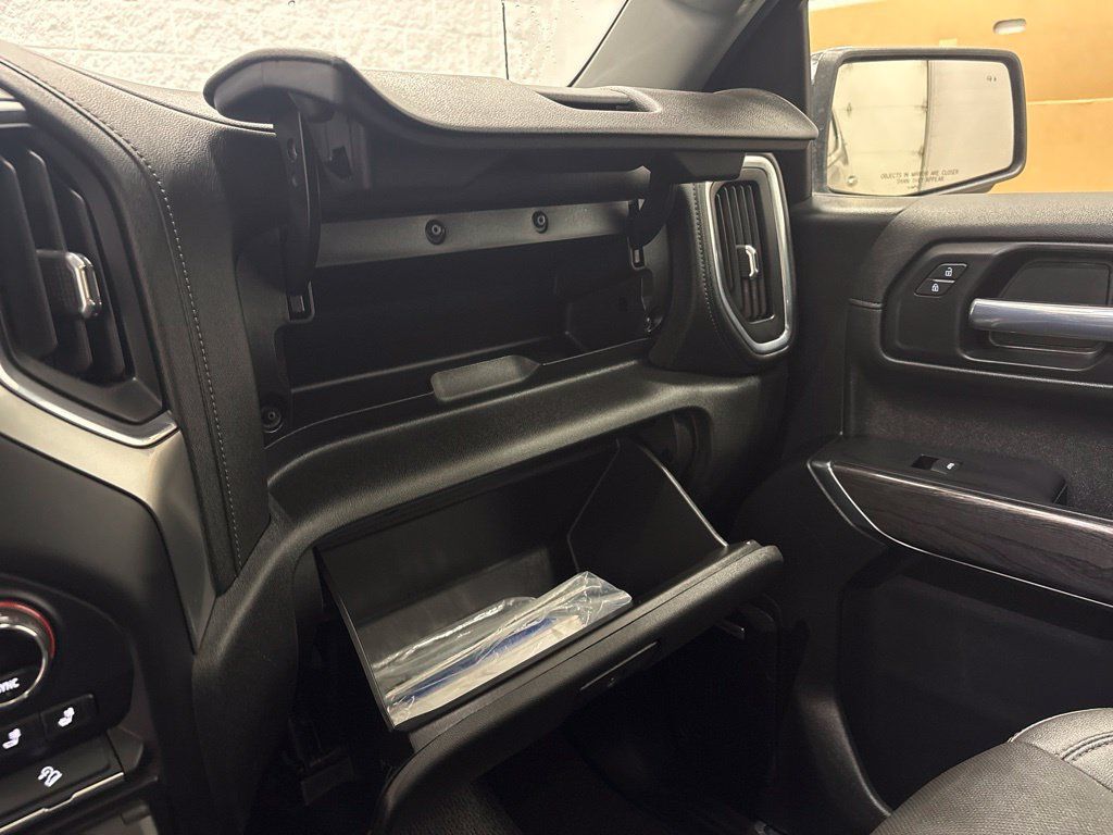 Used 2021 Chevrolet Silverado 1500 LTZ w/ Technology Package AWD/4WD image 27