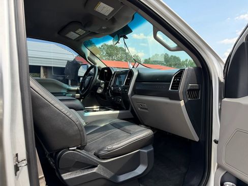 Used 2017 Ford F250 XLT w/ XLT Premium Package AWD/4WD image 9