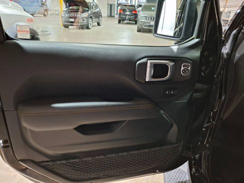 Certified 2021 Jeep Wrangler Unlimited Sahara AWD/4WD image 11