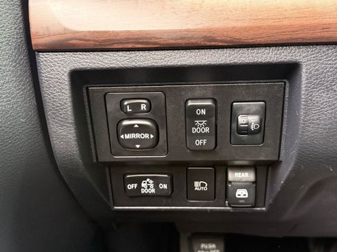 Used 2018 Toyota Tundra Limited w/ Limited Premium Package AWD/4WD image 22
