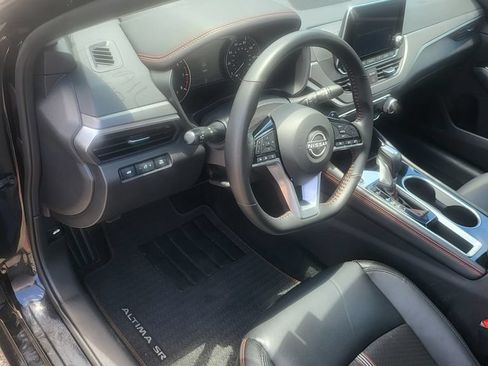 Used 2025 Nissan Altima 2.5 SR FWD image 3