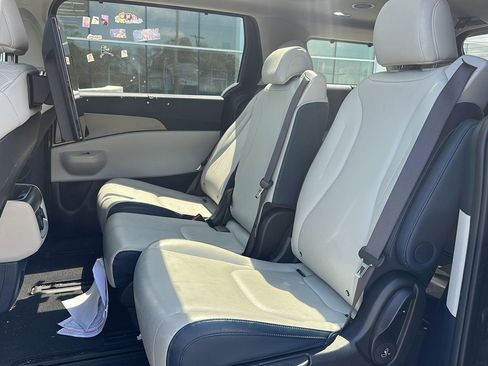 Used 2025 Kia Carnival SX FWD image 10