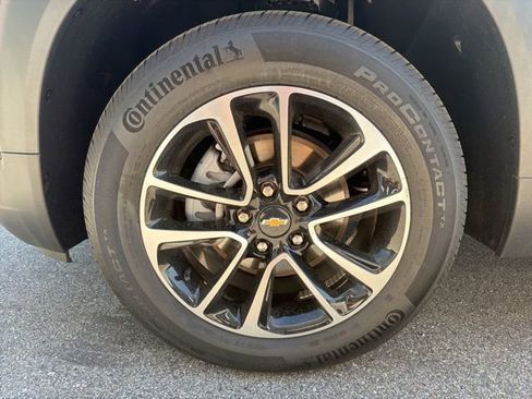 Used 2025 Chevrolet TrailBlazer LT AWD/4WD image 9