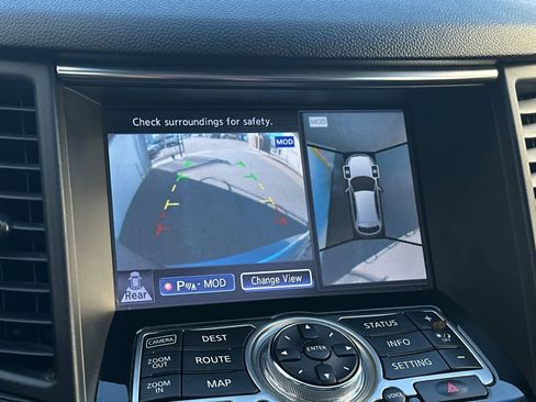 Used 2017 INFINITI QX70 w/ Premium Package image 22