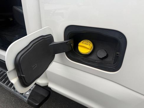 Used 2018 Ford F250 Lariat w/ Lariat Ultimate Package AWD/4WD image 28