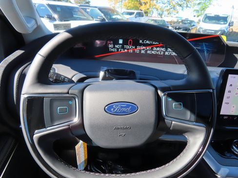 New 2025 Ford Expedition Platinum w/ Driver's Package image 10