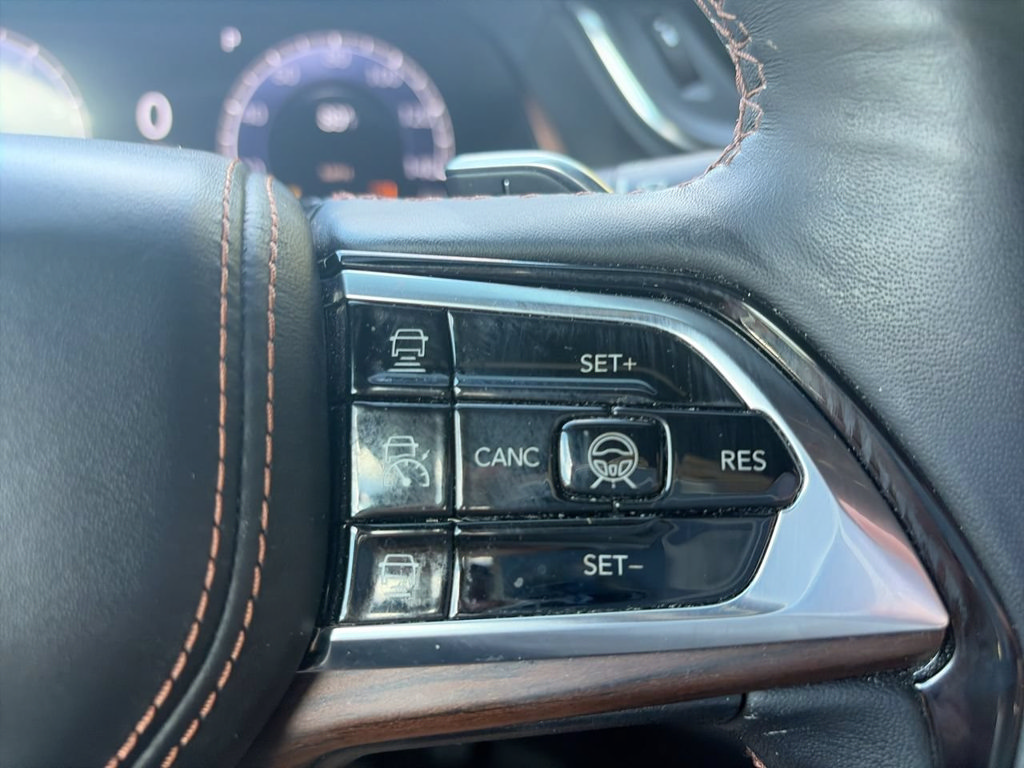 Used 2023 Jeep Grand Cherokee Summit AWD/4WD image 24