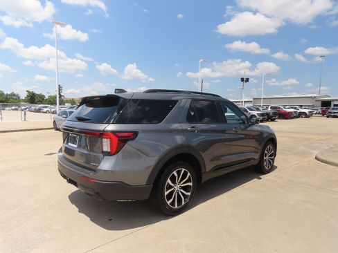 Certified 2025 Ford Explorer ST-Line AWD/4WD image 11