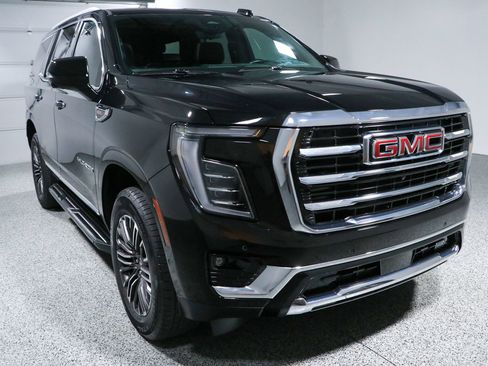Used 2025 GMC Yukon Elevation w/ Elevation Premium Package AWD/4WD image 5