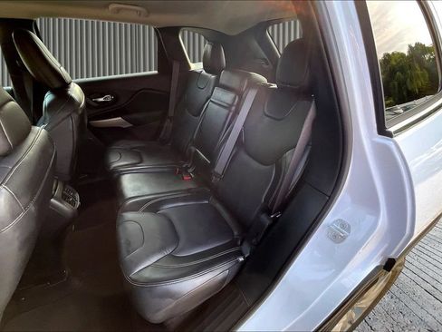 Used 2018 Jeep Cherokee Limited FWD image 27