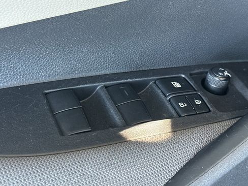 Used 2023 Toyota Corolla LE FWD image 13