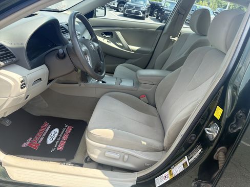 Used 2011 Toyota Camry LE FWD image 12
