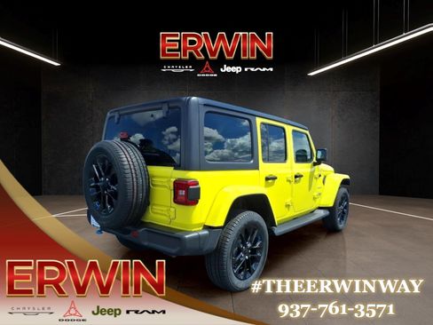 Used 2023 Jeep Wrangler Unlimited Sahara w/ Cold Weather Group AWD/4WD image 7