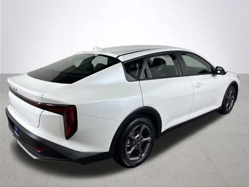 Used 2025 Kia K4 LXS image 6