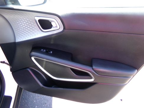 Used 2021 Kia Soul LX FWD image 29