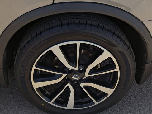 Used 2017 Nissan Rogue SL w/ SL Premium Package image 7