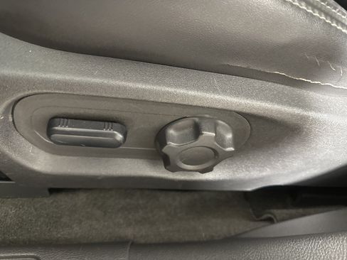 Used 2013 Ford Taurus SEL FWD image 10