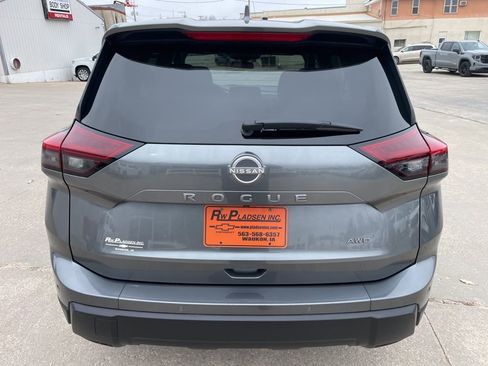 Used 2025 Nissan Rogue SV image 15