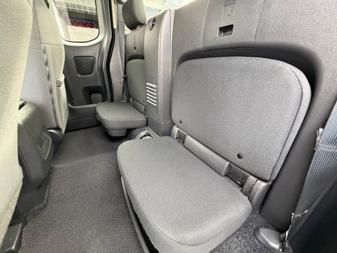 Used 2024 Nissan Frontier SV w/ Technology Package image 16