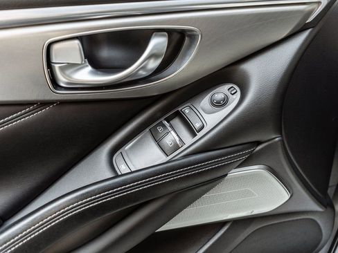 Used 2018 INFINITI Q60 3.0t Luxe image 15