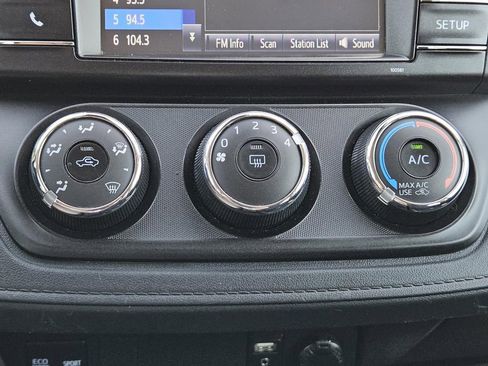 Used 2017 Toyota RAV4 LE image 14