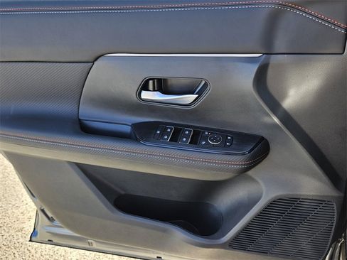 New 2026 Nissan Kicks SR image 30