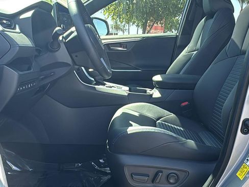 Used 2025 Toyota RAV4 XSE w/ Advanced Technology Package AWD/4WD image 28