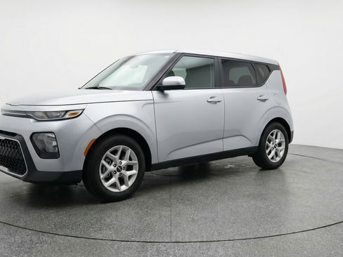 Used 2025 Kia Soul LX w/ LX Technology Package image 3