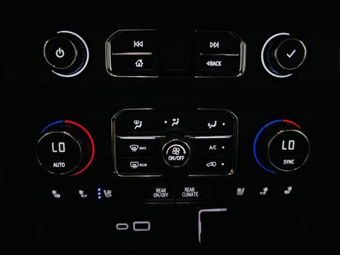 Used 2021 Chevrolet Tahoe Premier AWD/4WD image 57