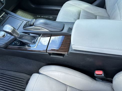 Used 2016 Lexus ES 350 w/ Ultra Luxury Package FWD image 19