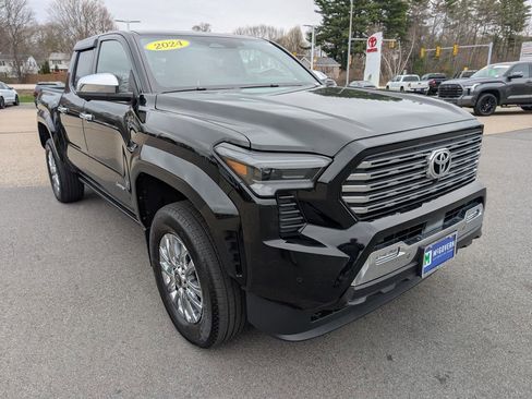 Used 2024 Toyota Tacoma Limited w/ Limited Package (LT) AWD/4WD image 8
