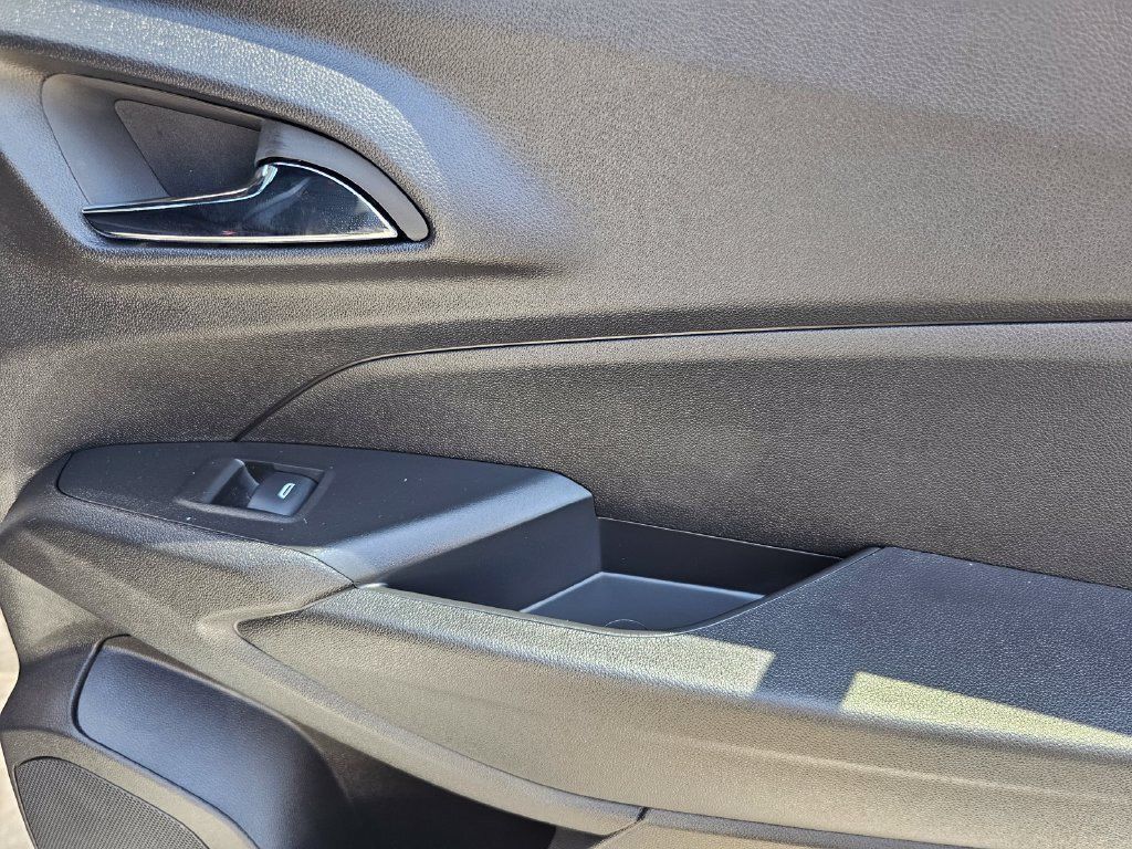 New 2026 Chevrolet Trax RS w/ Sunroof Package FWD image 12