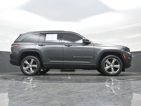 Used 2022 Jeep Grand Cherokee Limited image 30