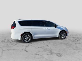 New 2026 Chrysler Pacifica Select AWD/4WD video 2