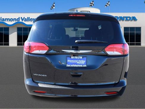 Used 2024 Chrysler Voyager LX image 5