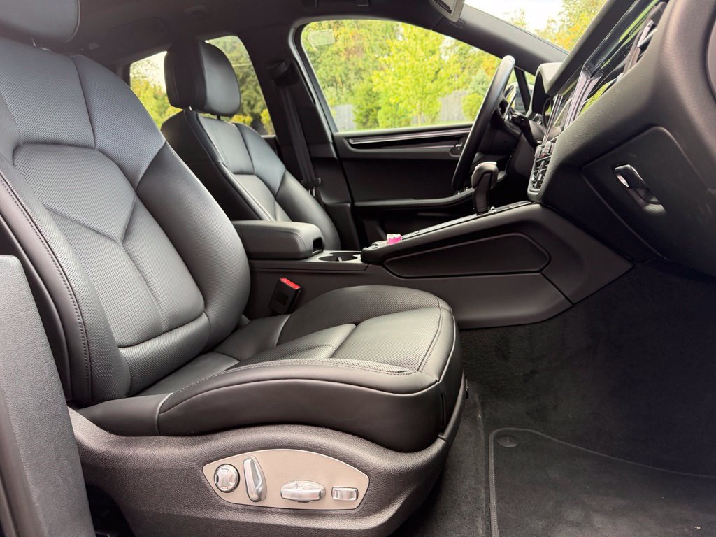 Certified 2026 Porsche Macan AWD/4WD image 22