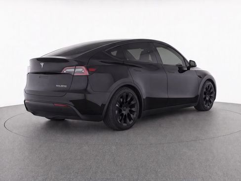 Used 2023 Tesla Model Y Long Range AWD/4WD image 3