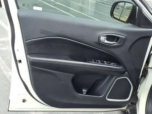 Used 2020 Jeep Compass Latitude image 11