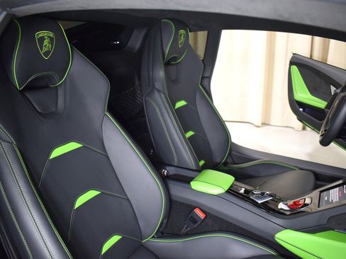 Used 2020 Lamborghini Huracan EVO image 21