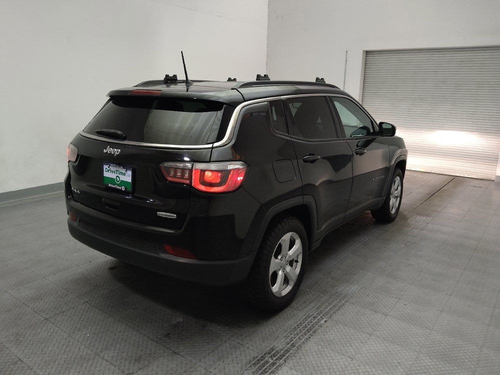 Used 2017 Jeep Compass Latitude w/ Cold Weather Group AWD/4WD image 9