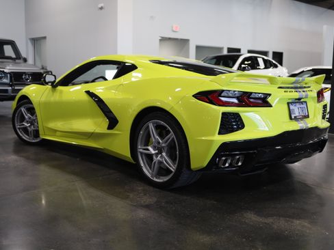 Used 2022 Chevrolet Corvette Stingray Coupe w/ Z51 Performance Package RWD image 4