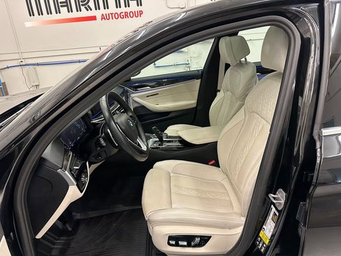 Used 2023 BMW 540i xDrive w/ Premium Package image 24