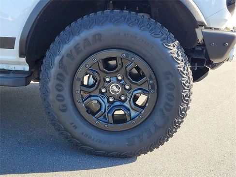 Used 2023 Ford Bronco Wildtrak image 8