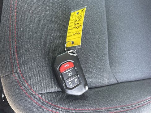 Used 2025 Jeep Wrangler Unlimited Rubicon w/ Convenience Group image 30